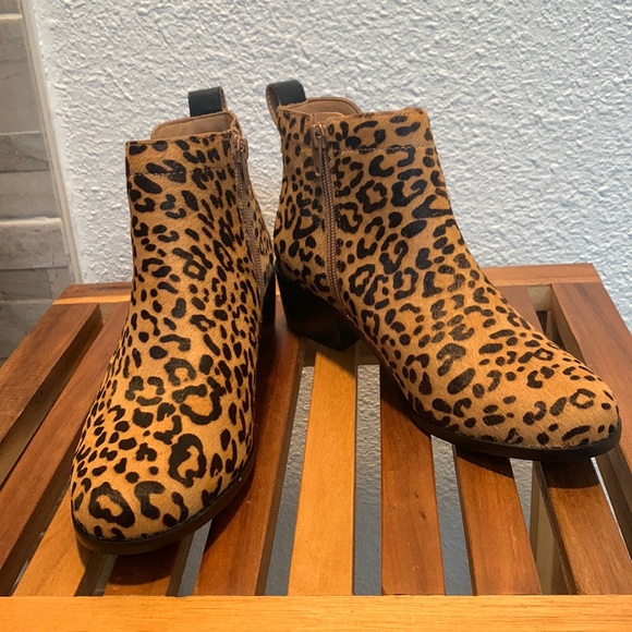 Vionic Clara Leopard Print Booties Size 6.5 - Picture 1 of 7